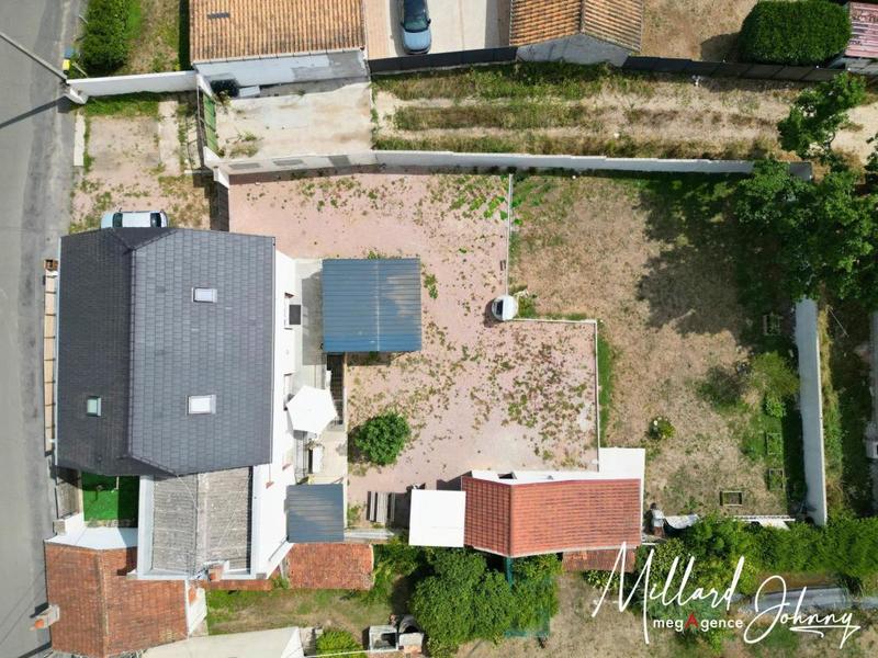 Maison - 204 m² - 9 pièces