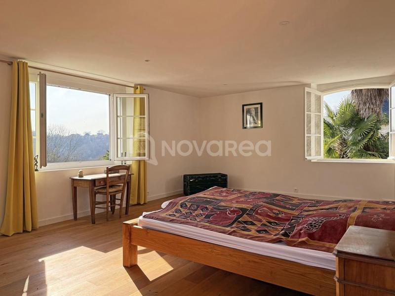 Propriété - 490 m² - 12 pièces