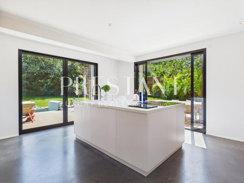 Maison - 310 m² - 11 pièces