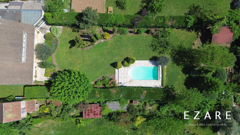 Maison - 360 m² - 11 pièces