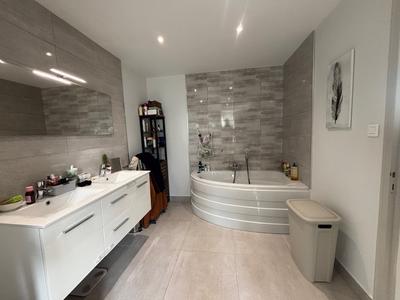 Maison - 190 m² - 8 pièces