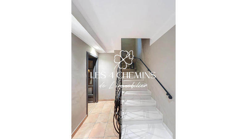 Maison - 185 m² - 7 pièces