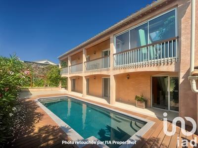 Maison - 176 m² - 8 pièces