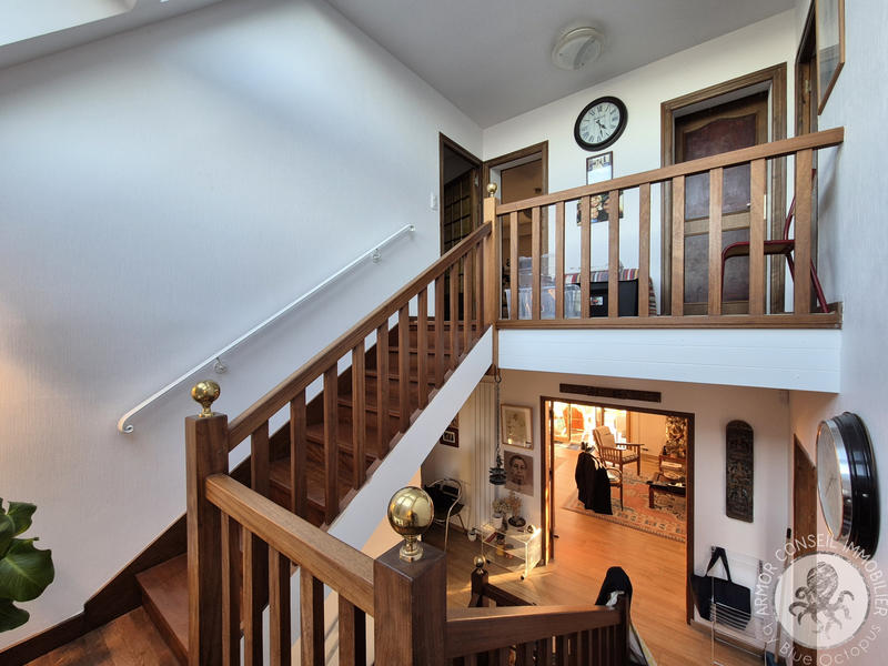 Maison - 240 m² - 8 pièces