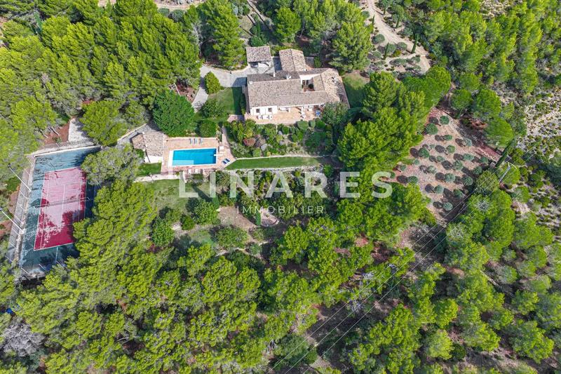 Villa - 410 m² - 9 pièces