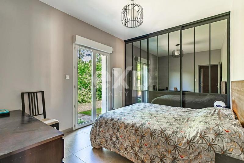 Maison - 180 m² - 8 pièces