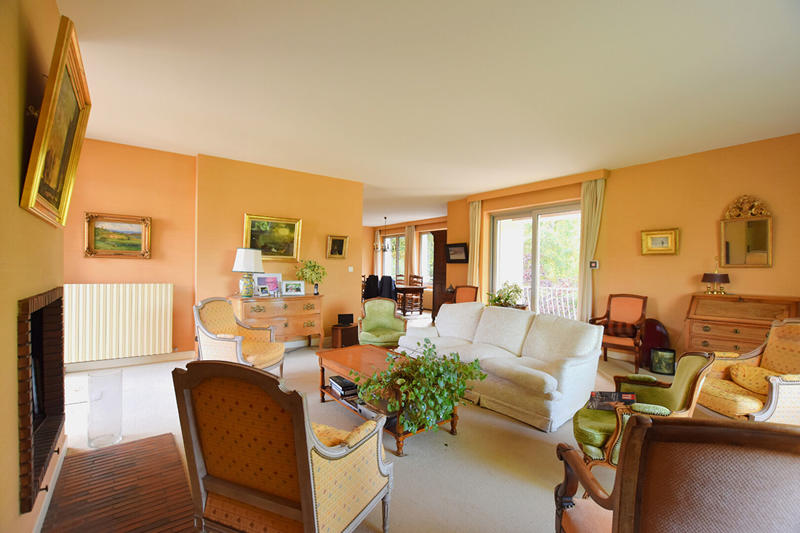 Maison - 254 m² - 12 pièces