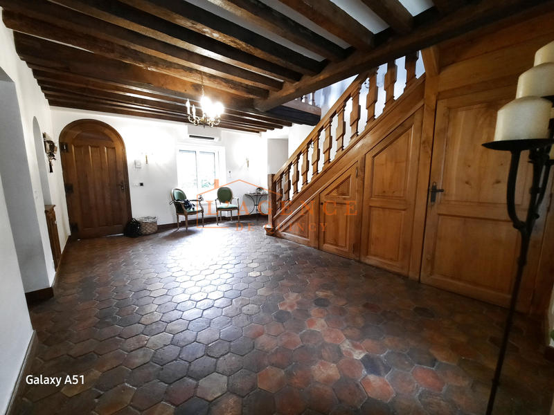 Maison - 275 m² - 7 pièces