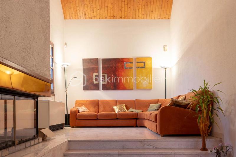 Maison traditionnelle - 210 m² - 6 pièces