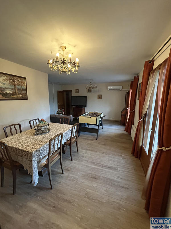 Maison - 240 m² - 8 pièces