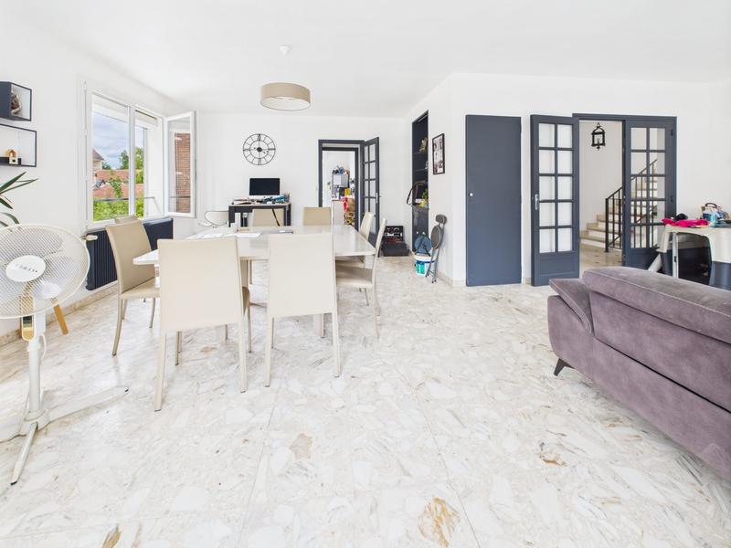 Maison - 235 m² - 7 pièces