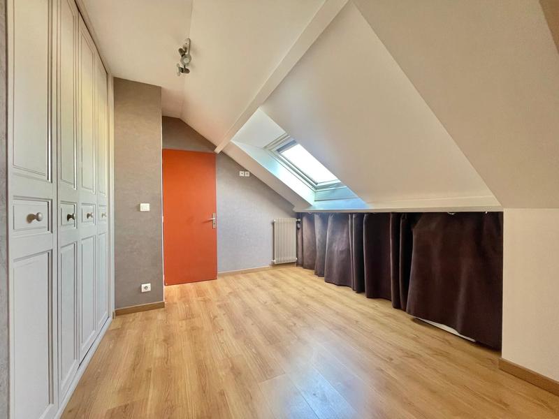 Maison - 140 m² - 9 pièces