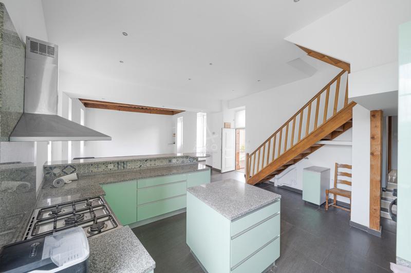 Maison - 222 m² - 9 pièces