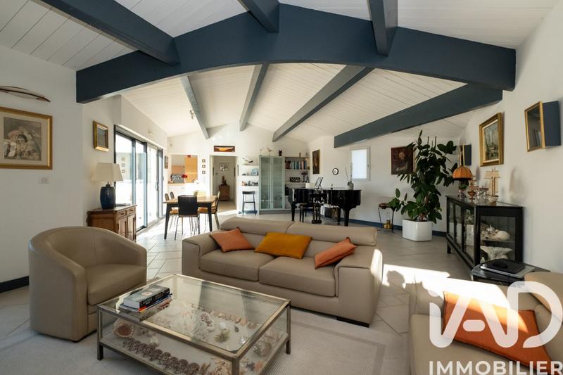 Maison - 219 m² - 6 pièces