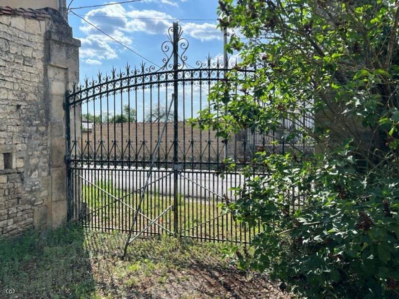 Maison ancienne - 184 m² - 6 pièces