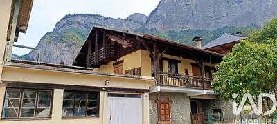 Maison - 211 m² - 10 pièces