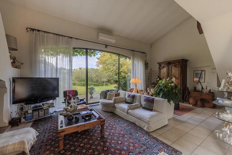 Maison - 250 m² - 7 pièces