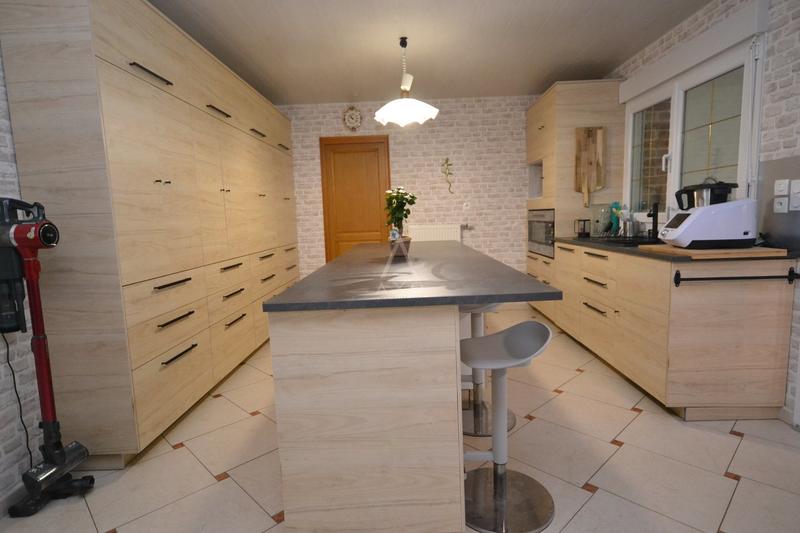 Maison - 235 m² - 10 pièces