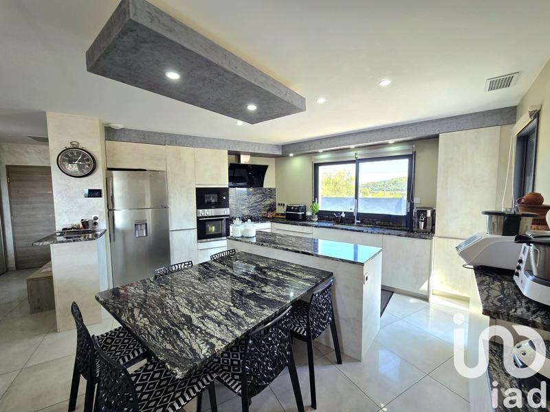 Maison - 140 m² - 5 pièces