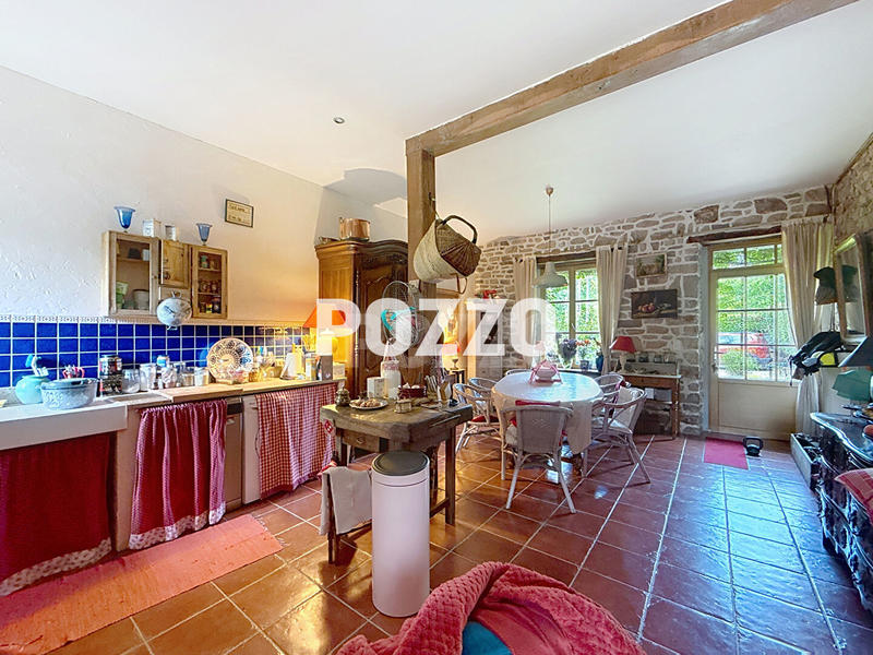 Maison - 210 m² - 8 pièces