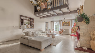 Maison - 224 m² - 6 pièces