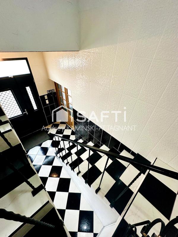 Maison - 268 m² - 9 pièces