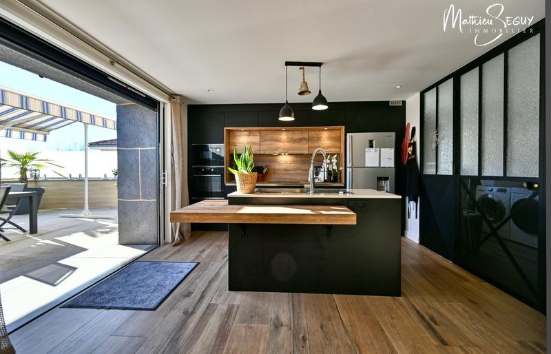 Maison - 216 m² - 8 pièces