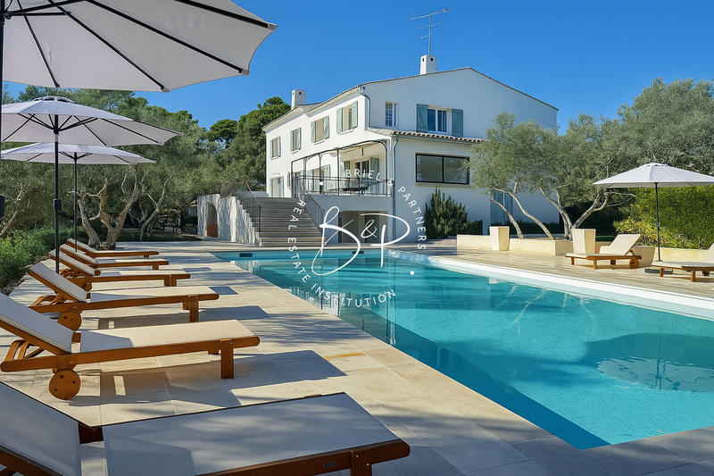 Maison - 331 m² - 8 pièces