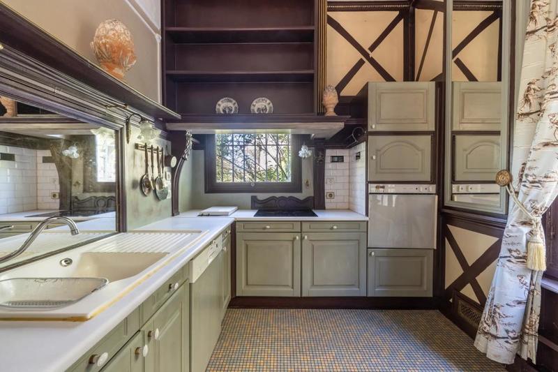 Maison - 250 m² - 9 pièces