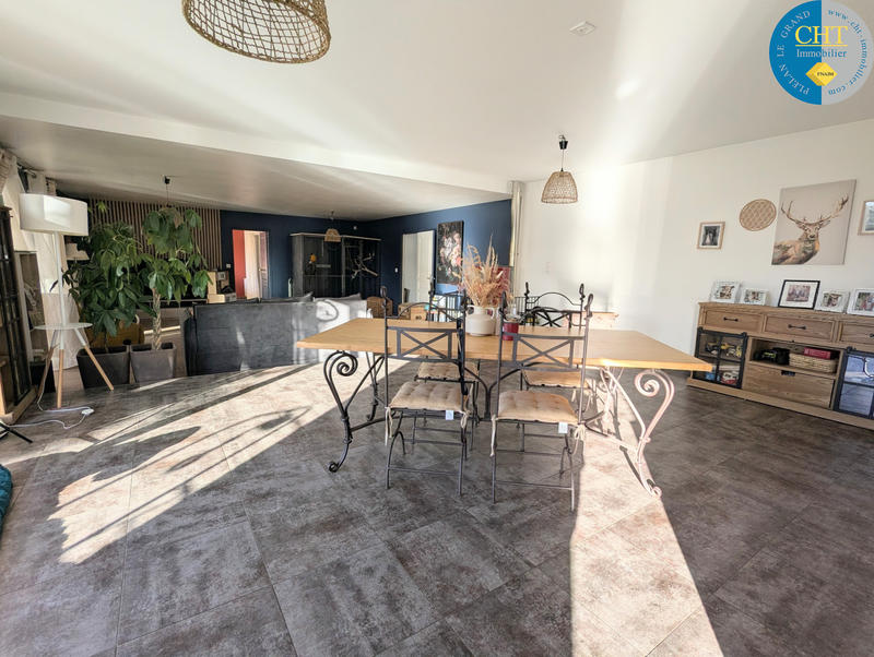 Maison - 230 m² - 6 pièces