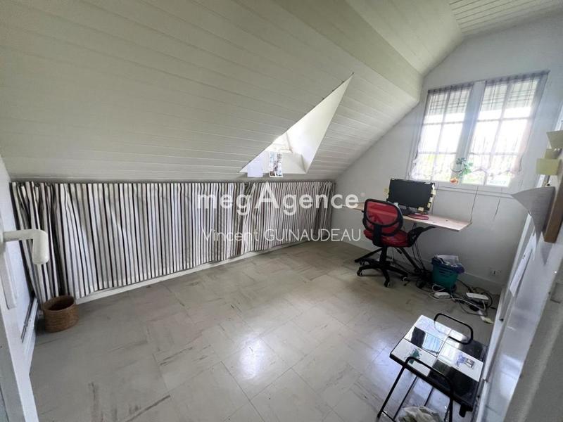 Maison - 220 m² - 11 pièces