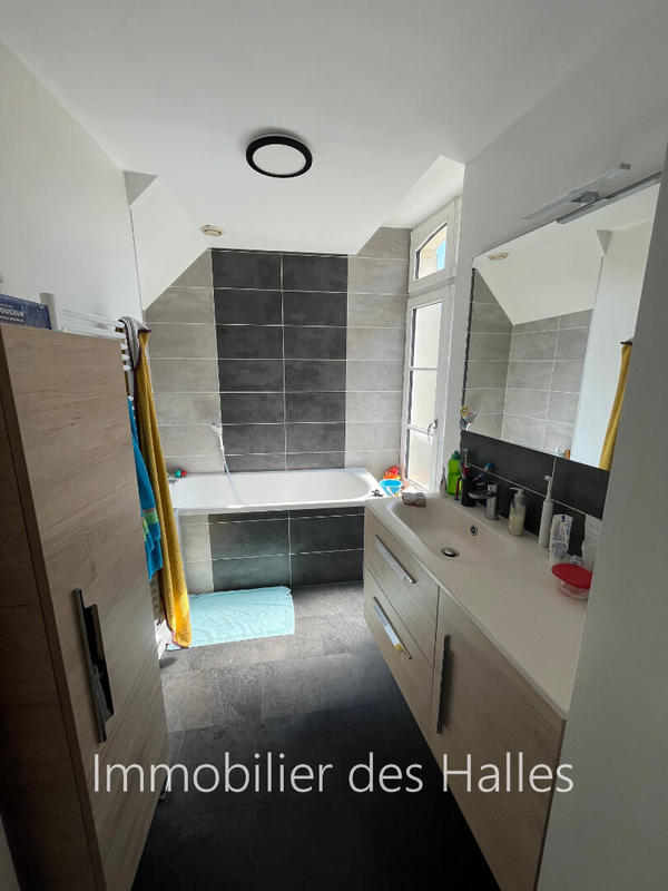 Maison - 176 m² - 9 pièces