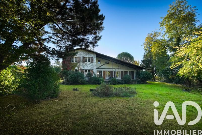 Maison - 251 m² - 10 pièces