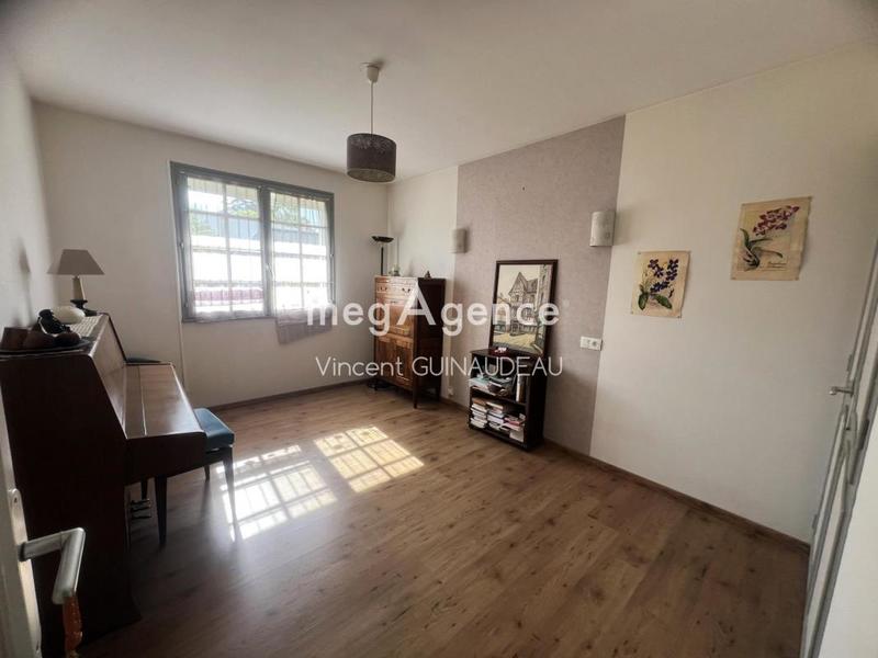 Maison - 220 m² - 11 pièces