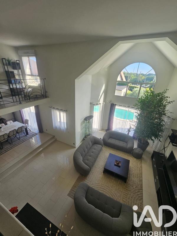 Maison - 211 m² - 8 pièces