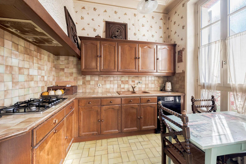 Maison - 246 m² - 10 pièces