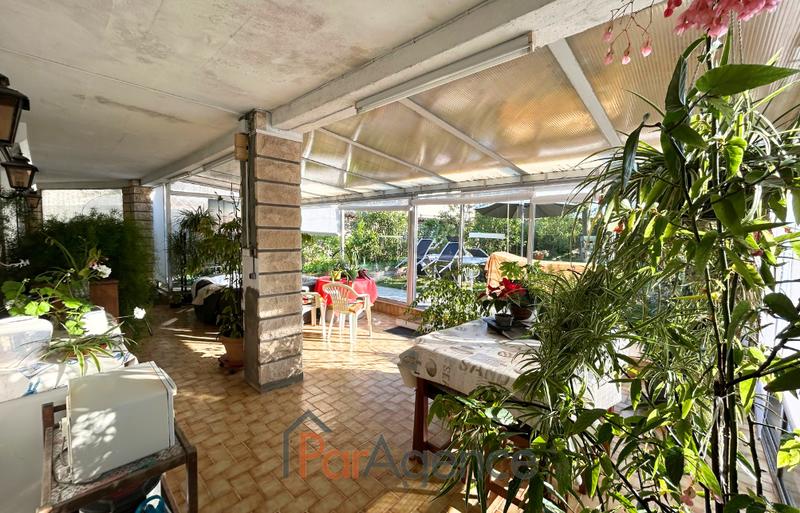 Maison - 247 m² - 9 pièces