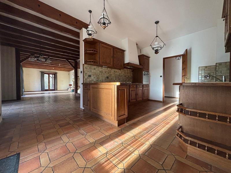 Maison - 225 m² - 8 pièces