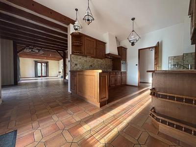Maison - 225 m² - 8 pièces