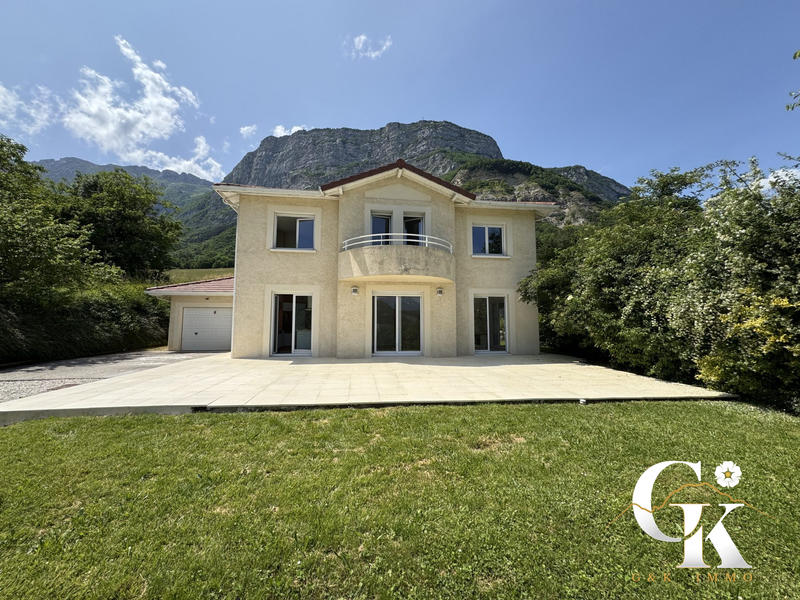 Maison - 140 m² - 6 pièces