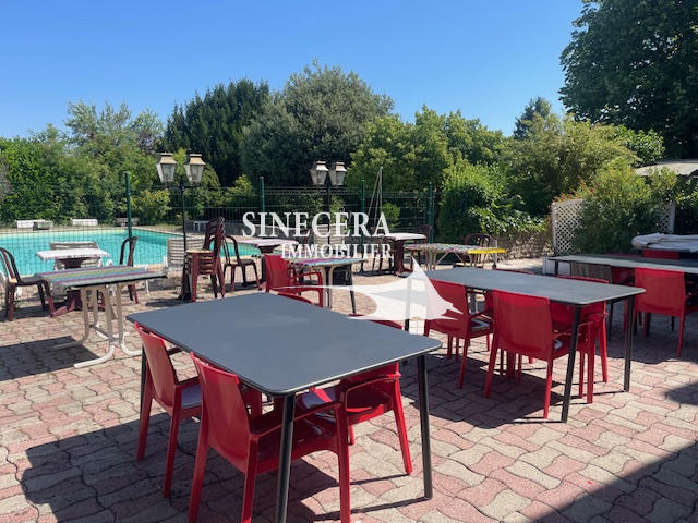 Maison - 725 m² - 6 pièces