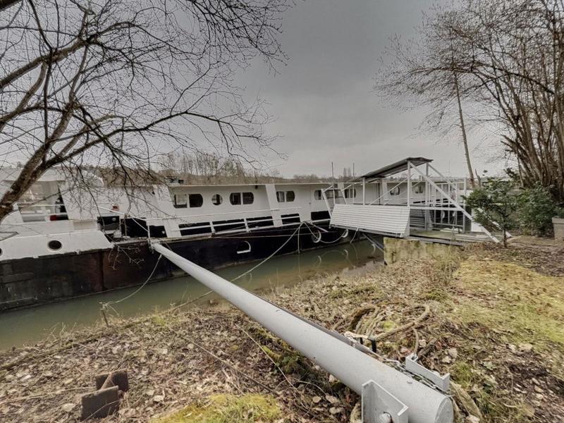 Maison - 230 m² - 15 pièces