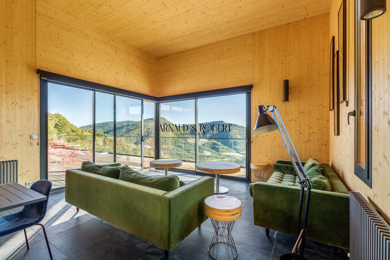 Maison - 600 m² - 25 pièces