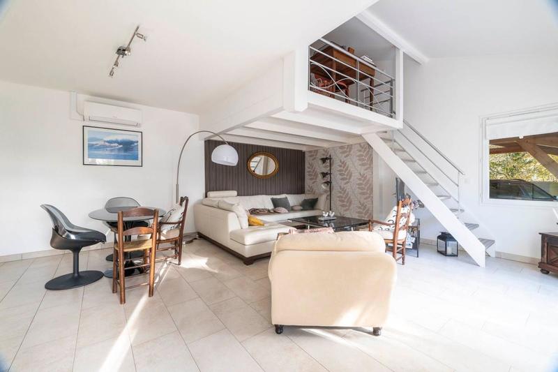 Maison - 240 m² - 6 pièces