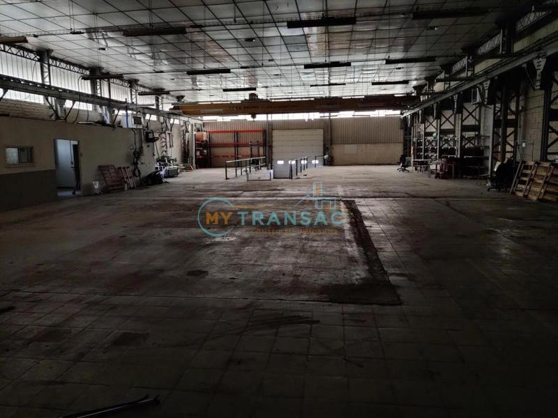 Entrepôt - 1 565 m²