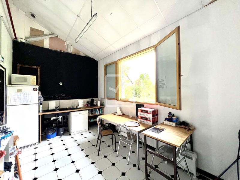 Maison - 330 m² - 5 pièces