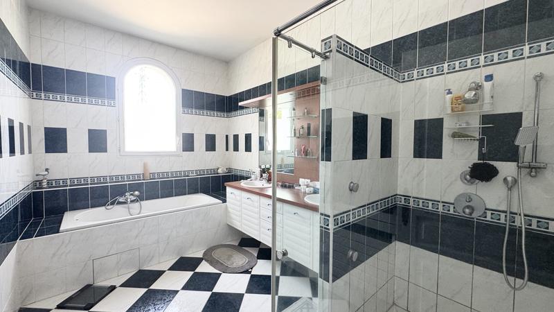 Maison - 174 m² - 5 pièces