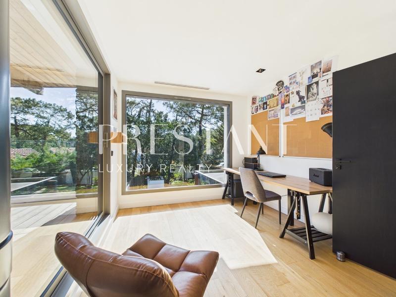 Maison - 265 m² - 9 pièces