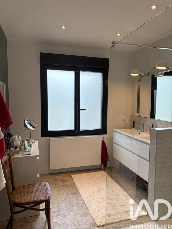 Maison - 185 m² - 8 pièces