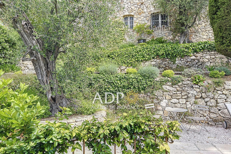 Maison - 210 m² - 6 pièces